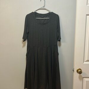 Cozy gray dress from Torrid. Size 1/14-16. Half sleeves, ribbed material.